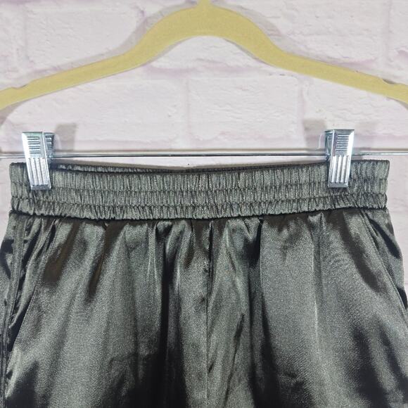 M H&M Green Satin Athletic Shorts Elastic Waistband Womens Size 4 Shimmer Soft - Picture 2 of 9